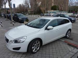 VOLVO V D5 Summum AWD Auto -10