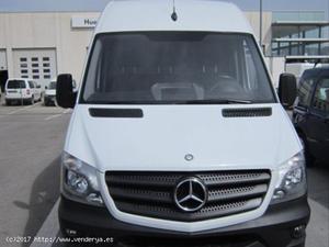 SE VENDE MERCEDES-BENZ SPRINTER FURGóN 313CDI LARGO T.E. -