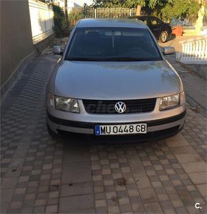 VOLKSWAGEN Passat 1.9 TDI HIGHLINE 4p.