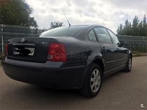 VOLKSWAGEN Passat 1.9 TDI Trendline 4p.