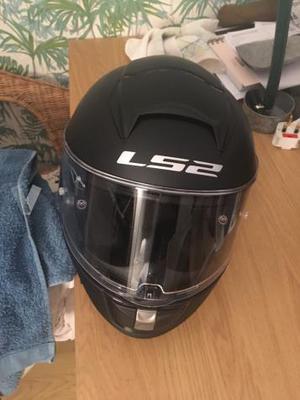 casco nuevo de moto LS2