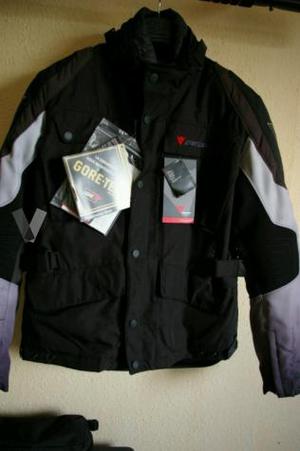 chaqueta goretex dainese