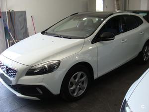 VOLVO V40 Cross Country 2.0 D3 Momentum Auto 5p.