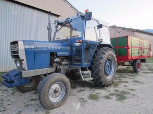 Tractor Ebro  con remolque agricola