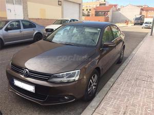 VOLKSWAGEN Jetta 2.0 TDI 140cv DSG Sport 4p.