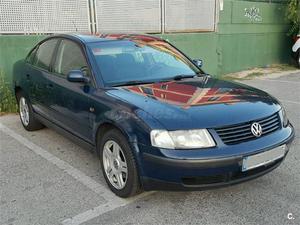 VOLKSWAGEN Passat 1.9 TDI HIGHLINE 4p.