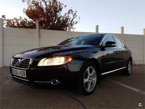 VOLVO S D3 Momentum Auto 4p.