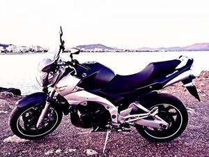 SUZUKI GSR 