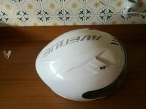 casco de moto blanco