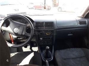 VOLKSWAGEN Golf 1.9 TDI CONCEPTLINE 5p.