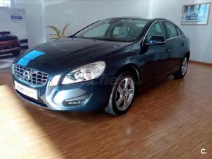 VOLVO S D3 Momentum 4p.