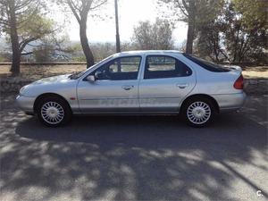 FORD Mondeo 1.8TD GHIA 5p.