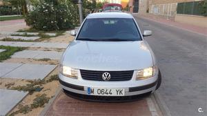 VOLKSWAGEN Passat 1.9 TDI COMFORTLINE 4p.