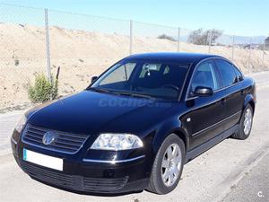 VOLKSWAGEN Passat 2.5 V6 TDI HIGHLINE 4p.