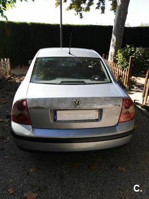 VOLKSWAGEN Passat PASSAT 1.6 GL TD 5p.