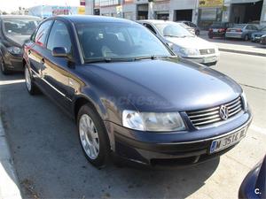 VOLKSWAGEN Passat 1.9 TDI HIGHLINE 4p.