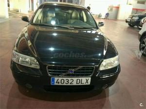 Volvo S Momentum 4p. -05