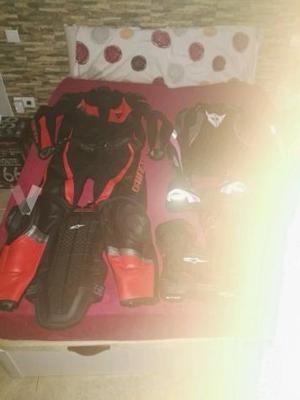 Mono Dainese Veloster y botas