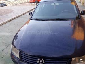 VOLKSWAGEN Passat 1.9 TDI 4MOTION COMFORTLINE 4p.