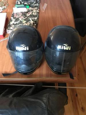 cascos kiwi color negro muy poco uso
