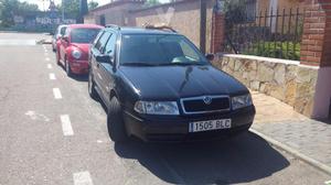 SKODA Octavia 1.9 TDi Elegance Combi 4xCV -02