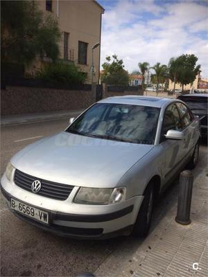 VOLKSWAGEN Passat 1.8 HIGHLINE 4p.