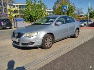 VOLKSWAGEN Passat 1.9 TDI Advance 4p.