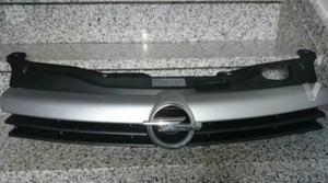 Calandra con moldura Opel Astra H