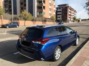 TOYOTA Auris H Active Touring Sports -16