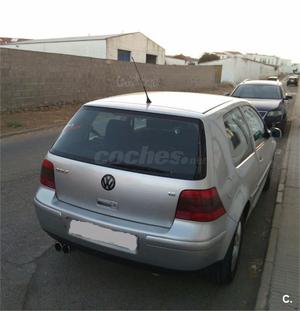 VOLKSWAGEN Golf 1.6 HIGHLINE 3p.