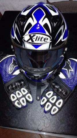 casco x-lite y guantes alpinestars.