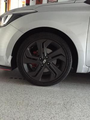 Llantas 17 "con neumáticos PIRELLI