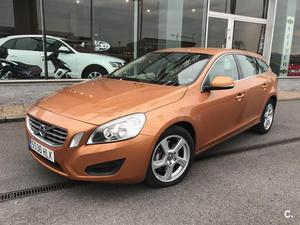 VOLVO V D5 Momentum 5p.