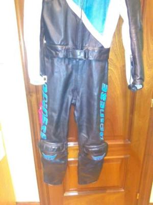 Mono de cuero Dainese. Talla 46