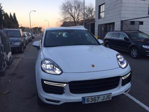 PORSCHE Cayenne Turbo -15