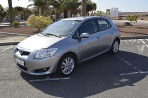 TOYOTA Auris 1.4 VVTi Luna -08