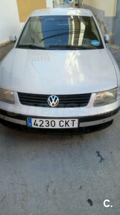 VOLKSWAGEN Passat 1.9 TDI 4p.