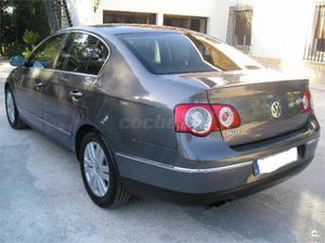 VOLKSWAGEN Passat 2.0 TDI 140cv DPF 4 Motion Highline 4p.