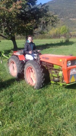 tractor AGRIA