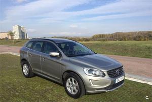 VOLVO XC D4 AWD Momentum Auto 5p.