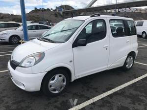 TOYOTA Yaris 1.3 LINEA LUNA -00