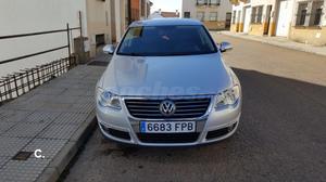 VOLKSWAGEN Passat 2.0 TDI 140cv Highline 4p.