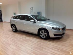 VOLVO V D2 Momentum Auto 5p.