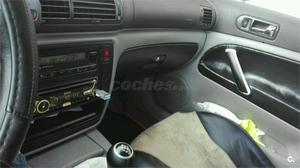 VOLKSWAGEN Passat 1.8 AUTO COMFORTLINE 4p.