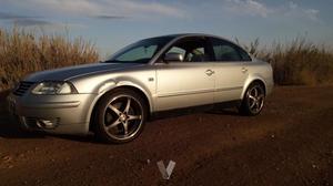 VOLKSWAGEN Passat 2.8 V6 4MOTION HIGHLINE -01