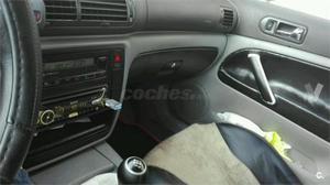 Volkswagen Passat 1.8 Auto Comfortline 4p. -00