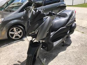 YAMAHA X-MAX 