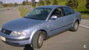 VOLKSWAGEN Passat 1.6 COMFORTLINE 4p.