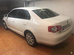 VOLKSWAGEN Jetta 1.9 TDI 105cv Advance 4p.