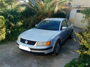 VOLKSWAGEN Passat 1.9 TDI 4p.